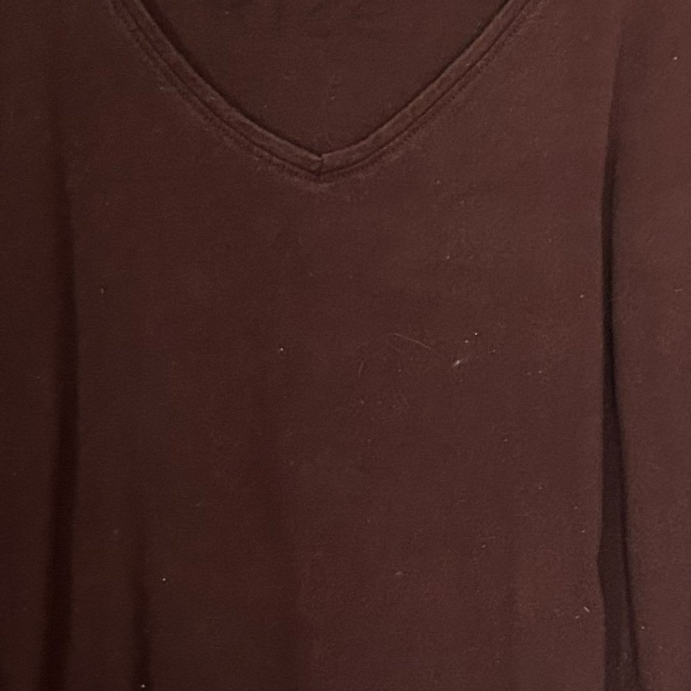 Long sleeve, V-neck T-shirt size 4X.
